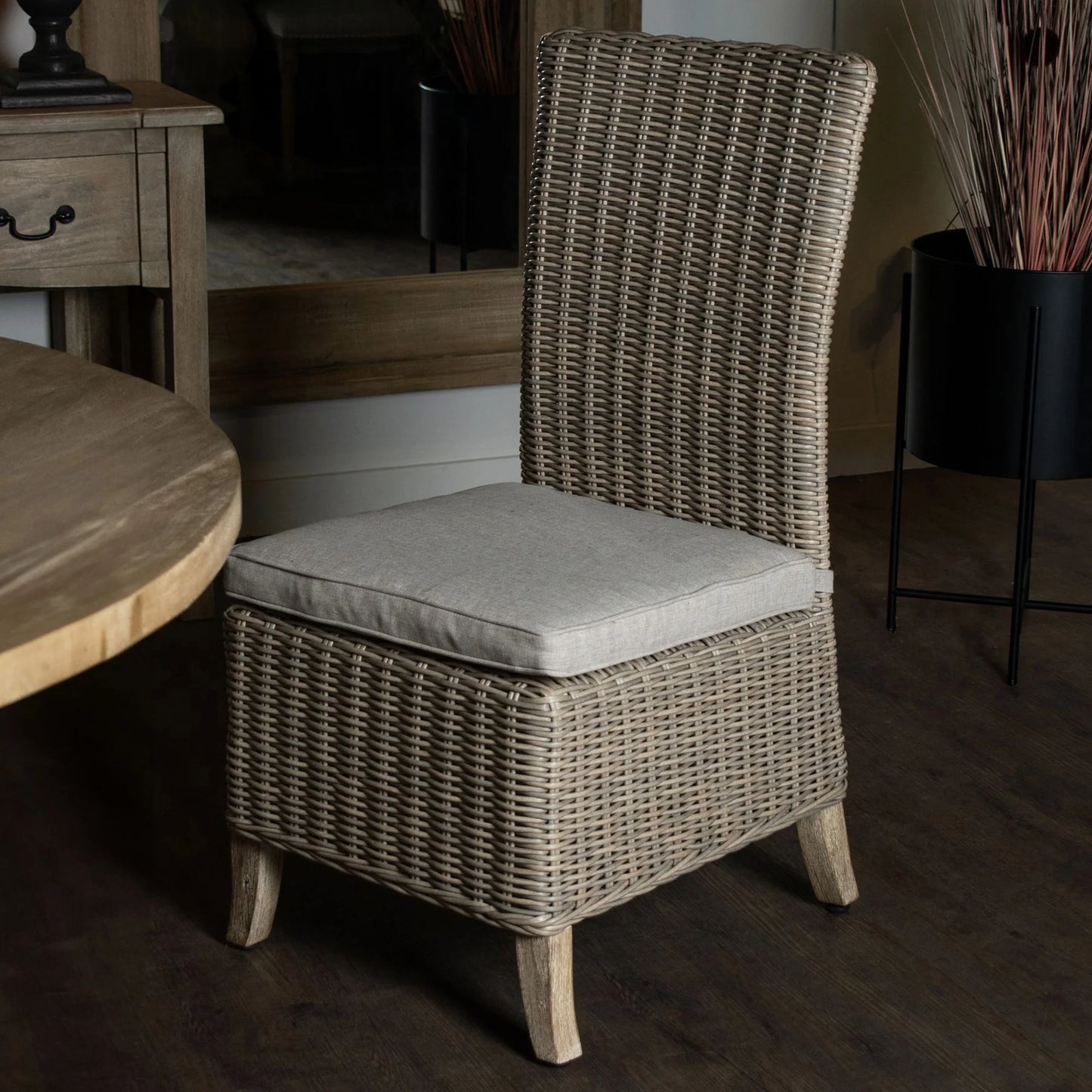 Luxury Capri Beige Outdoor Wicker Dining Chair With Acacia Wood Legs And Cushion