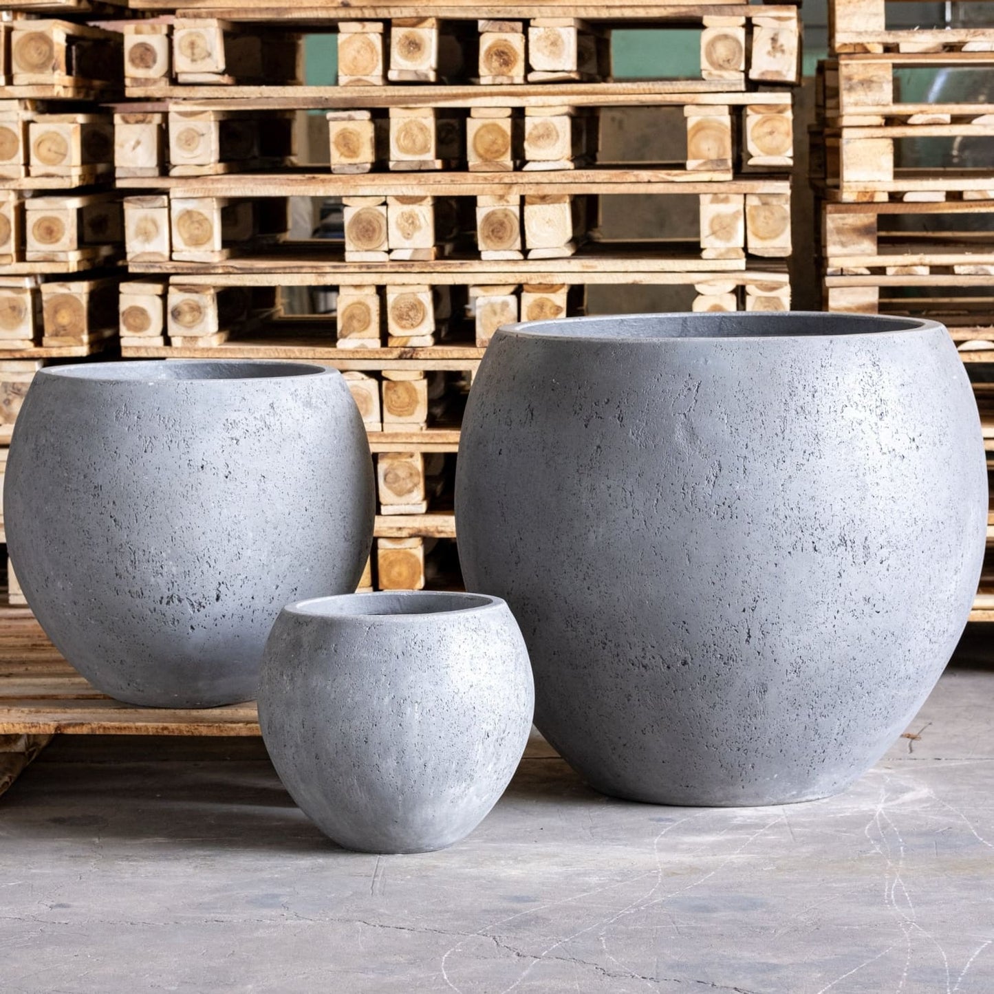 Orbello | Onyx Dusk – 70cm Extra Large Concrete Sphere Planter – 207L Round Plant Pot