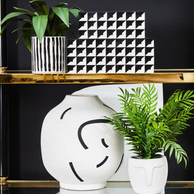 Black and White Vase | Tundra