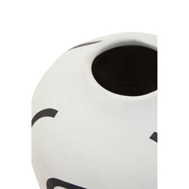 Black and White Vase | Tundra