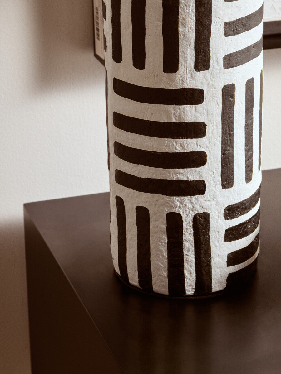 Black and White Papier Mache Table Lamp with Geometric Lines | Carta