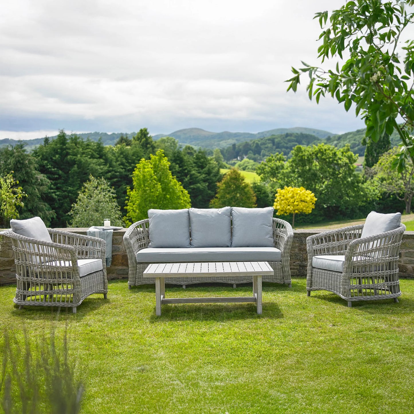 Luxury Palma  3-Seater Outdoor Sofa Set In Beige Rattan Weave With Acacia Wood Table