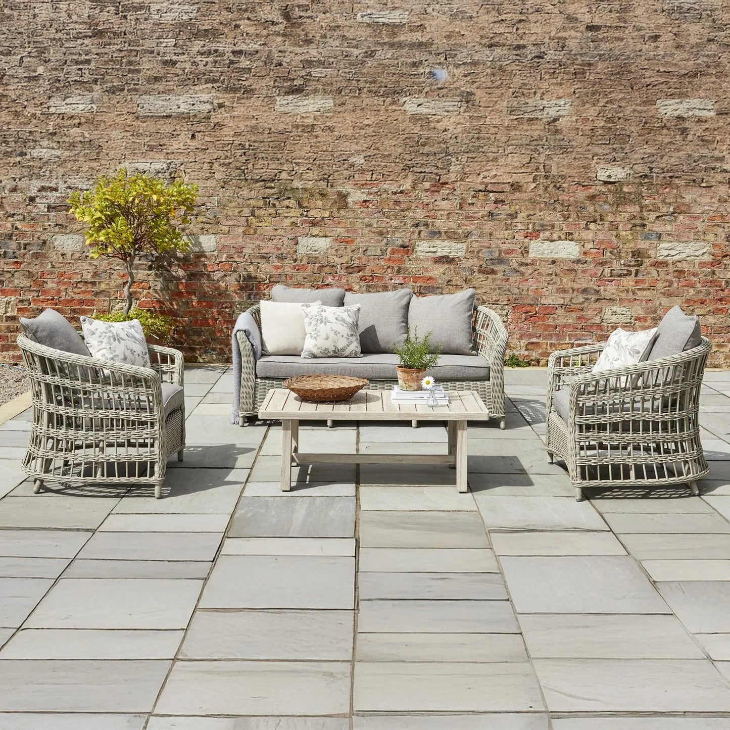 Luxury Palma  3-Seater Outdoor Sofa Set In Beige Rattan Weave With Acacia Wood Table