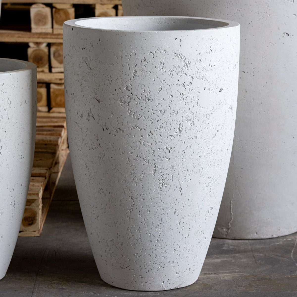 Vessara | White Mist – 100cm XXL Concrete Vase Planter – 172L Tall Plant Pot